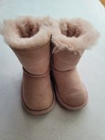 Süsse UGG Boots, Grösse 22, Rosa mit Schleife🎀