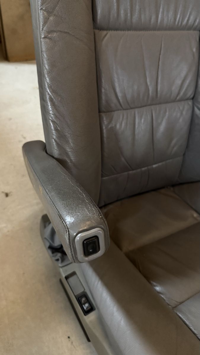 BMW Toutes les pièces auto: Elektrischer Vollleder Sitz BMW E34 mit Sitzheizung o. Risse – D'occasion à Giffers par volksgarage 4
