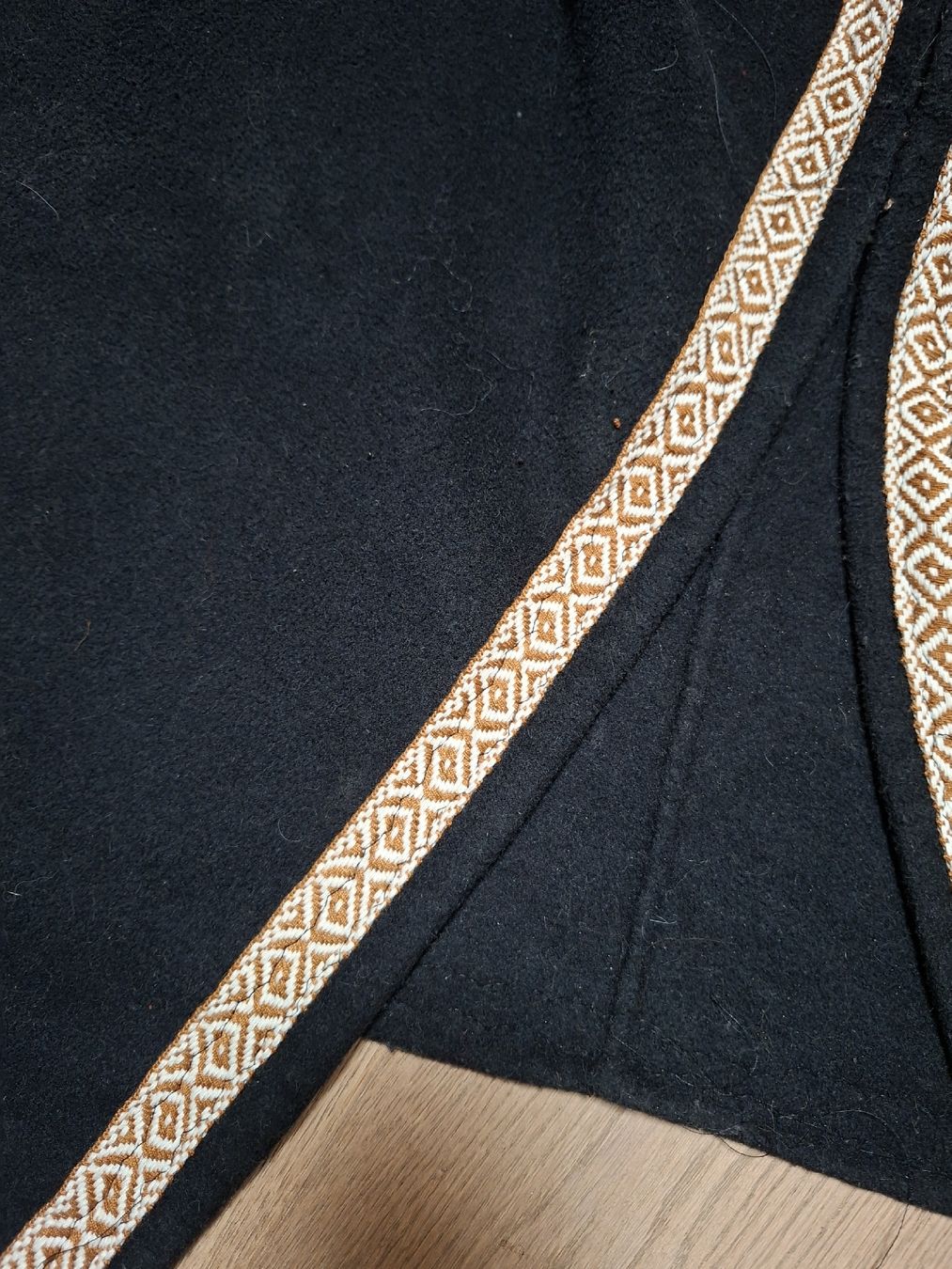 Cappotti: mantel mit bordure boho hippie ethno look gr 40 – Usato da Brienz BE venduto da Zwiback20 1