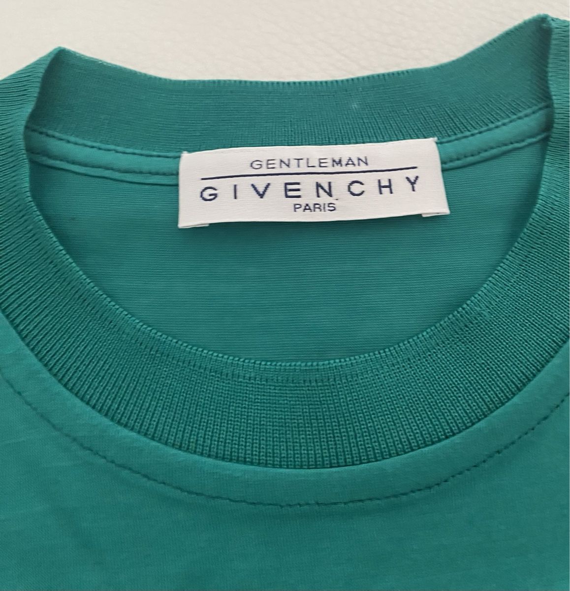 Givenchy T-Shirts: GIVENCHY paris oberteil – Gebraucht aus Opfikon von Luis144 3