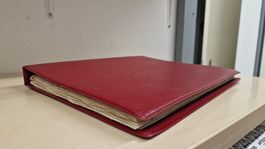Roter Sammelordner für Münzen - Top Zustand!
