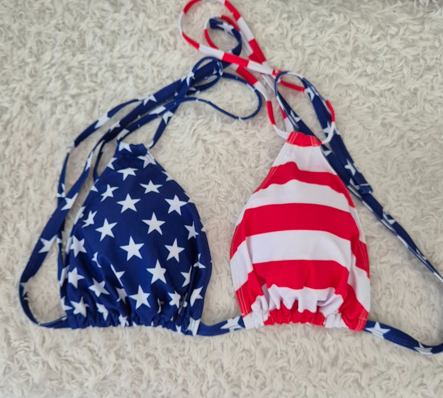 Badekleider & Bikinis: Haut de bikini drapeau USA motif étoiles rayures bleu – Neu (gemäss Beschreibung) aus Neuchâtel von simbajoyce123