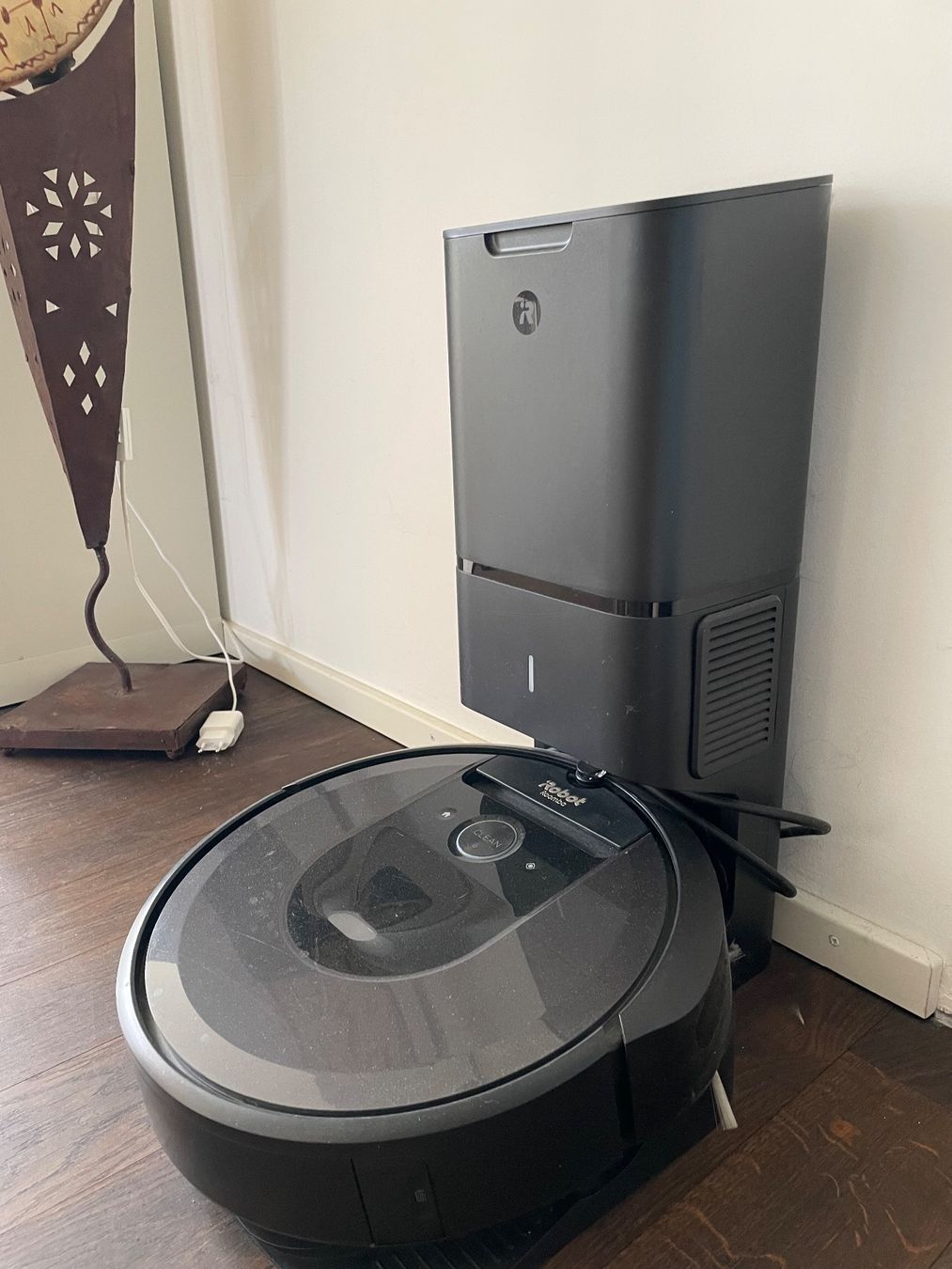 Irobot Aspirapolveri & Accessori: IRobot Roomba i7 Clean Base mit Absaugstation – Usato da Thalwil venduto da leomaja 1
