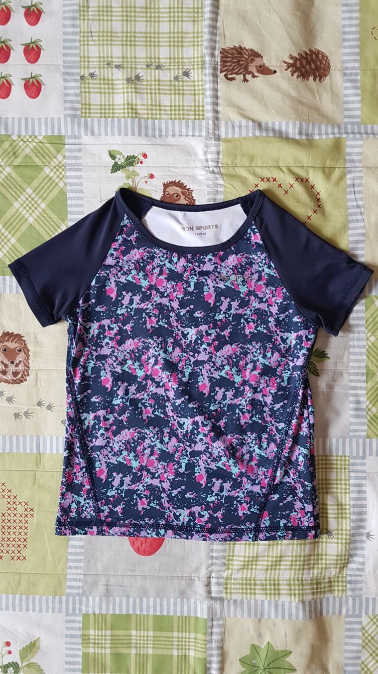 Camicette, T-shirt & Top: Sportshirt Gr.134/140 – Usato da Luzern venduto da silvermoon12