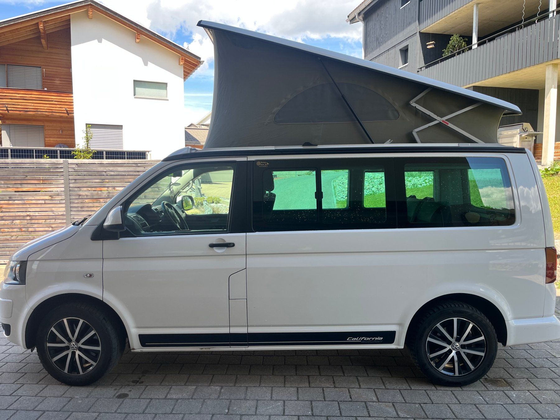 VW Camping Fahrzeuge: VW T5 California Beach 4 Motion – Gebraucht aus Obersaxen von Askas 3