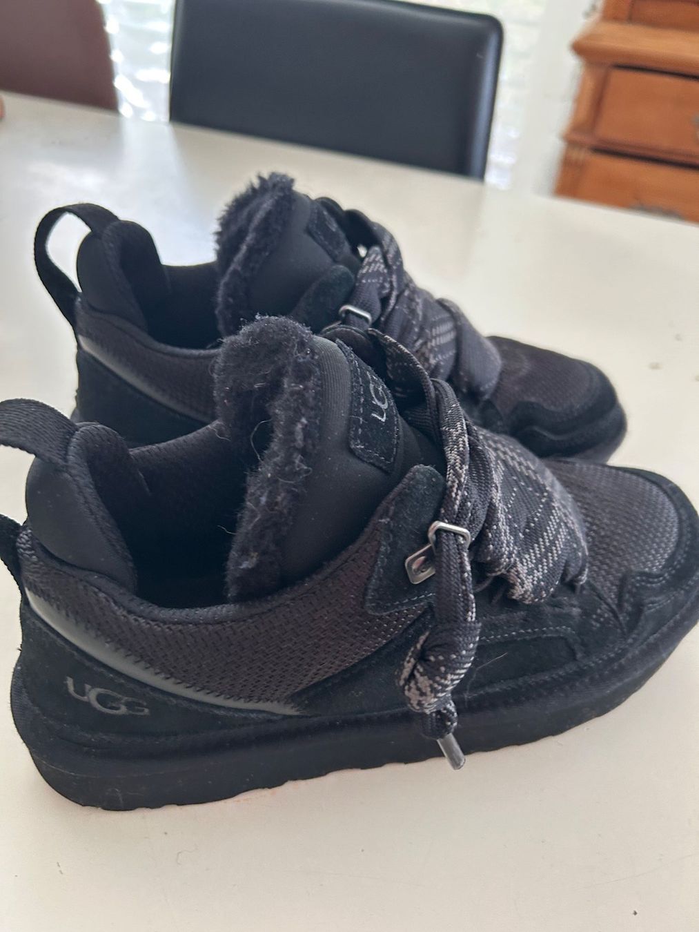 Ugg Chaussures femmes: UGG Lowmel schwarz – D'occasion à Schüpfen par Anjah 3