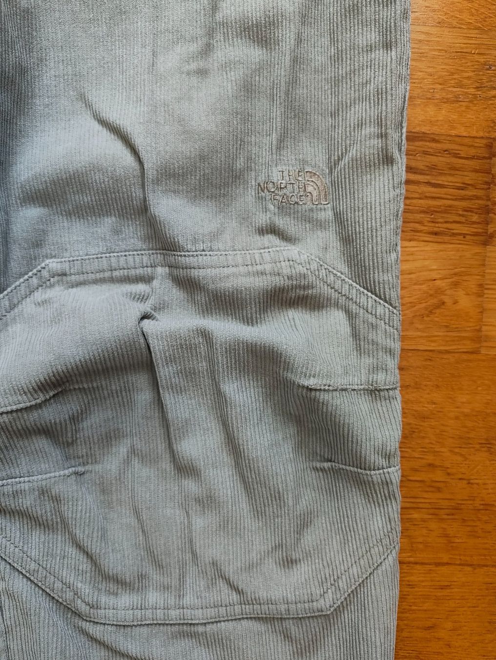 North Face Pantaloni: The North Face Corduroy Pants – Usato da Muri b. Bern venduto da SauceBernoise 3