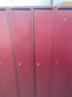 Lista Doppel Garderobe in Rot zu verkaufen!