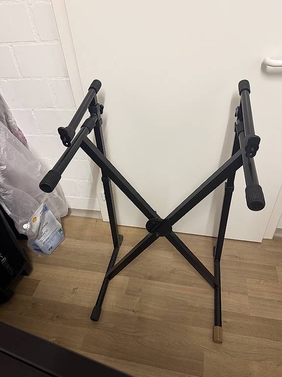 Supports pour instruments & partitions: Keyboard oder DJ Ständer – D'occasion à Kaltbrunn par mar_t9qv 2