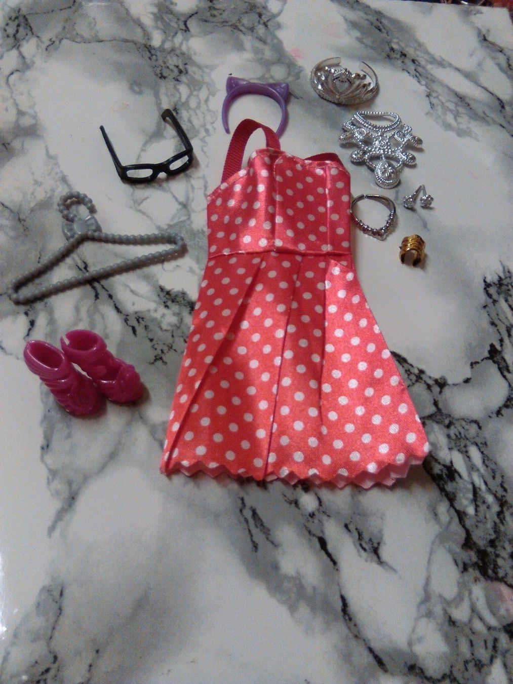 Giocattoli: BARBIE KLEID;;MIT ACCESSORIES – Nuovo (secondo la descrizione) da Basel venduto da bijoutrie_4