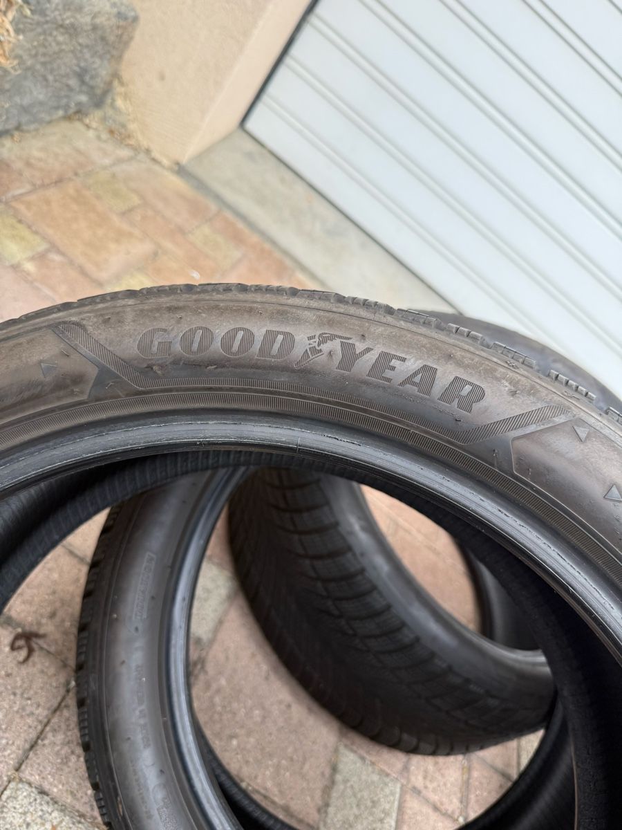 Pneus & Kompletträder: Reifen 245/40R19 98H Winter – Gebraucht aus Lüchingen von san_xqw7 3