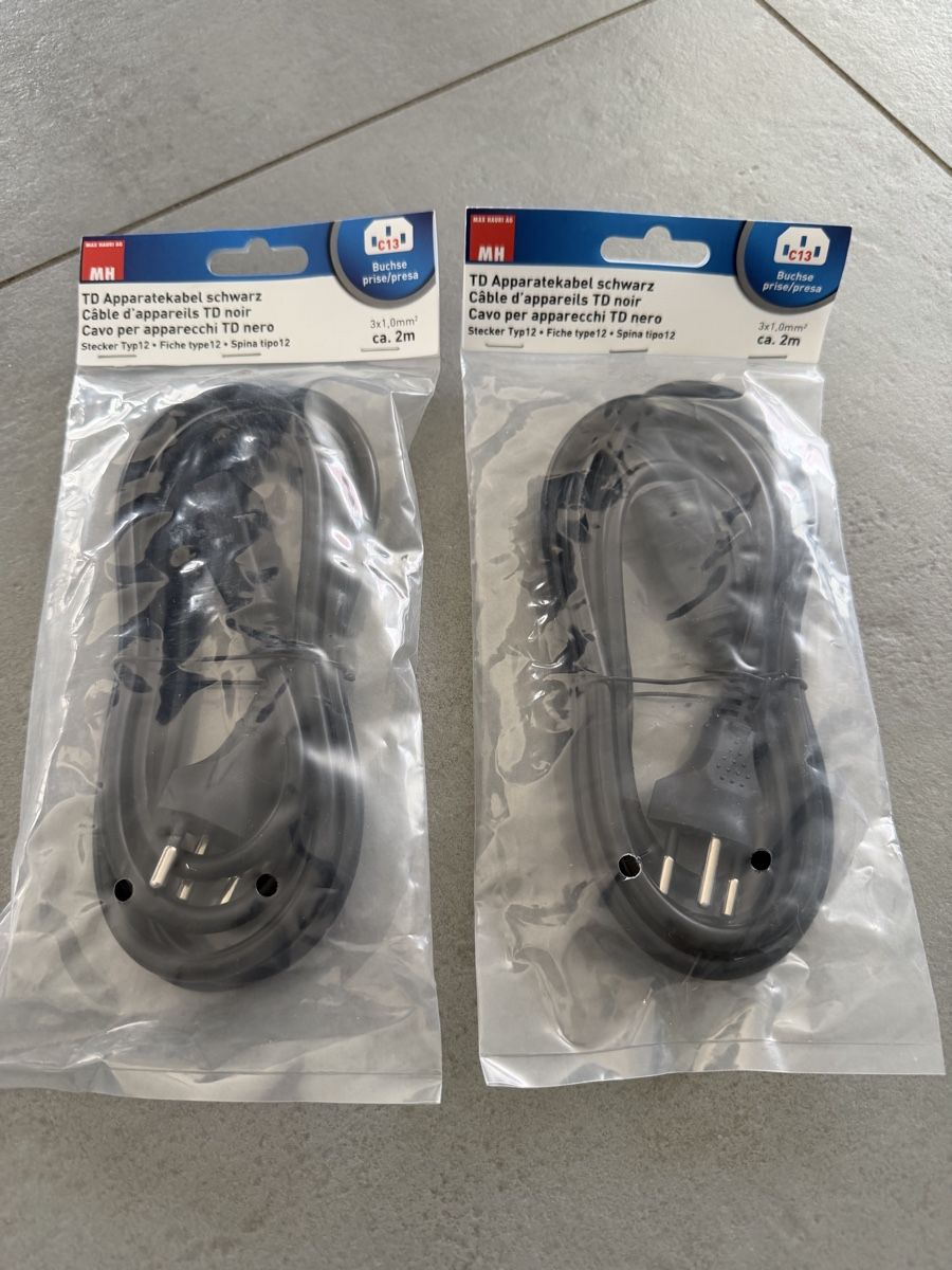 Cavi: Kabel Typ 12 Buchse C13 (Neu!) – Nuovo (secondo la descrizione) da Flawil venduto da rudegirl17