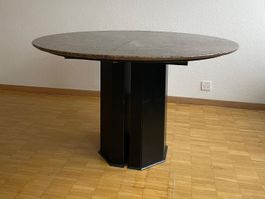 Ausziehbarer Esstisch aus Granit und Holz, rund/oval