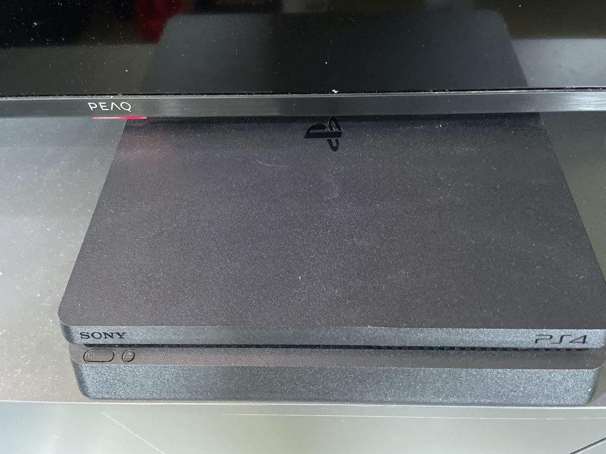 Sony Console: PS4 Neuer Zustand!  – Usato da Kerns venduto da jol_h6f8