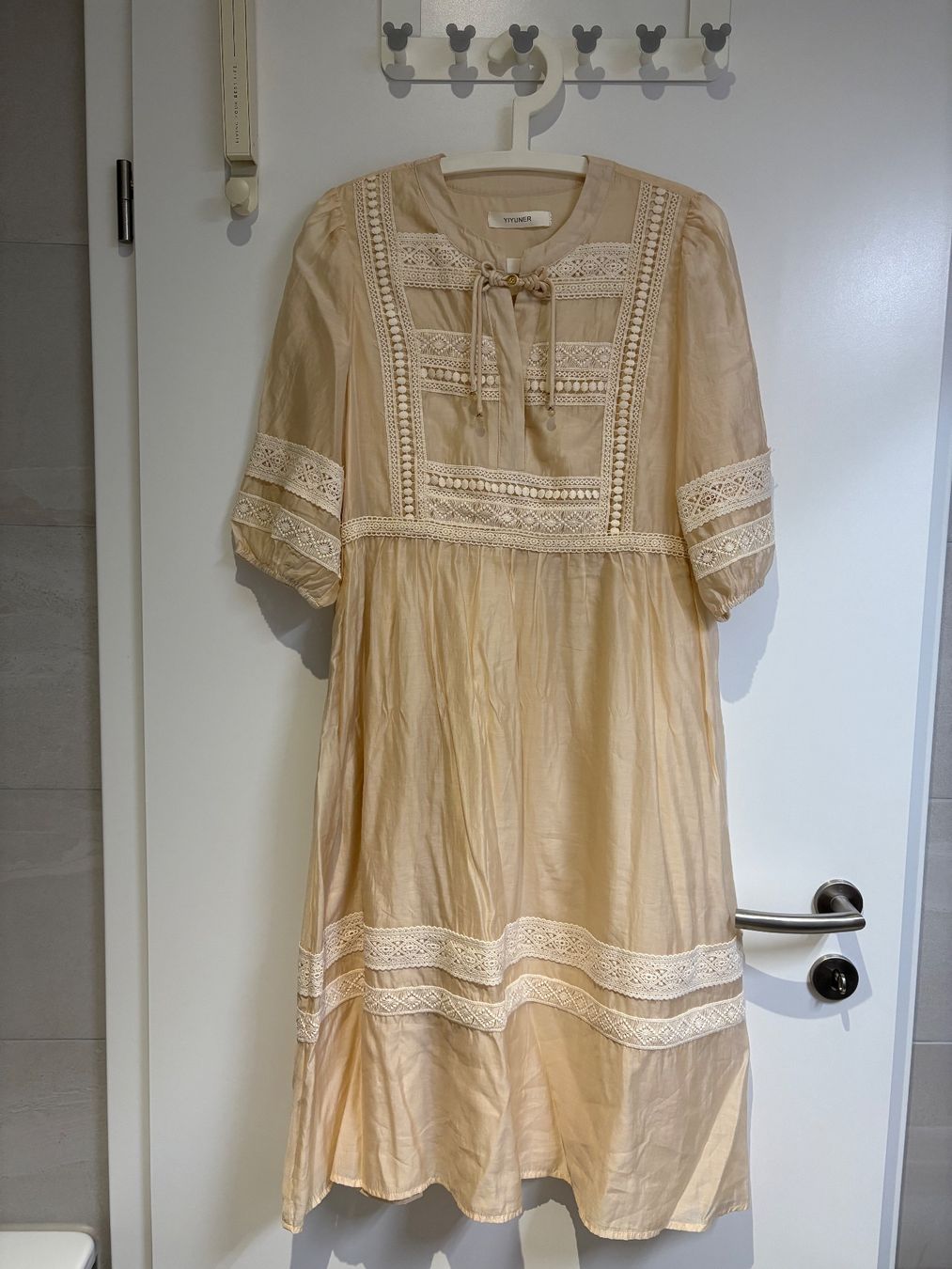 Robes: Une belle robe taille libre – Neuf (Voir description) à Monts-de-Corsier par mon_rp2m