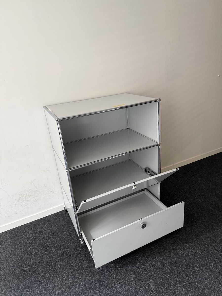 USM Scaffali: USM Sideboard Lichtgrau – Usato da Grenchen venduto da Design-Outlet 3