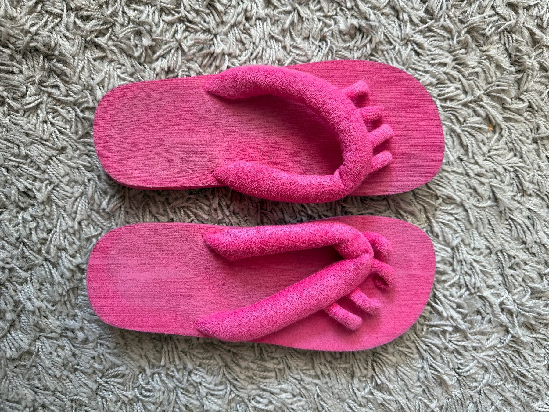 Damenschuhe: Pinke Badeschlarpen, Grösse 40 – Gebraucht aus Kirchberg SG von kiki1402