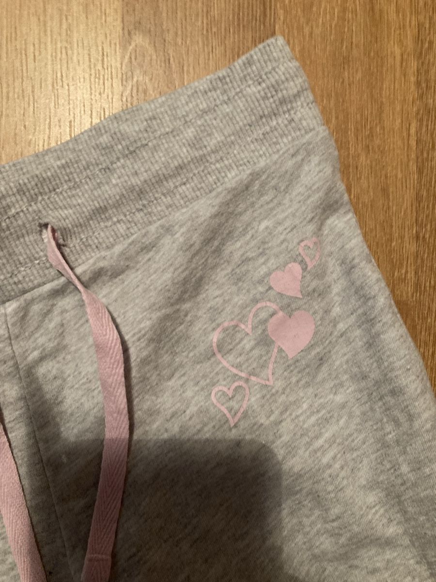 Pantaloni: Mädchen Trainerhose Gr. 122/128 – Usato da Emmenbrücke venduto da JJ_89 1