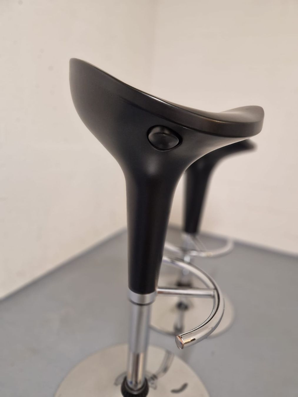 Tabourets: Moderne, höhenverstellbare Barhocker – D'occasion à Niederrohrdorf par nlo_dcy2 2
