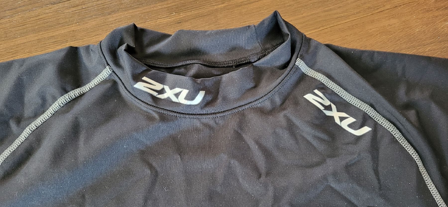 T-shirt: 2XU Compressions shirt xxl – Usato da Unterseen venduto da rej_lnk9 1