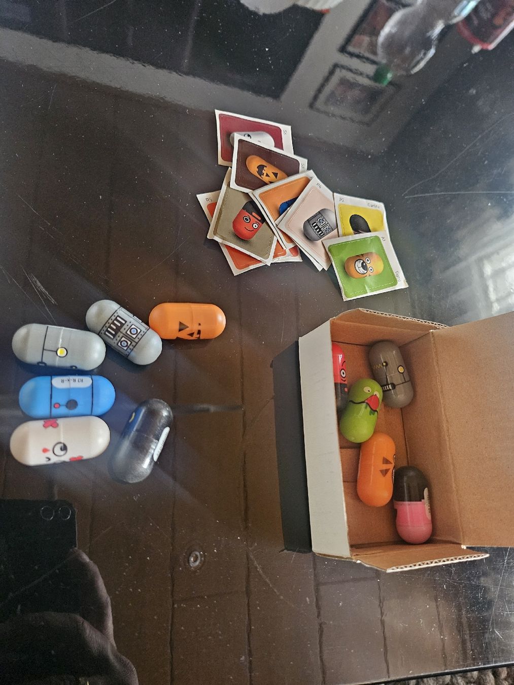 Giocattoli: Kapseln Figuren Set mit Karten gute Sammlung Jumping Beans – Usato da St. Gallen venduto da Cocos_Ricardo 1