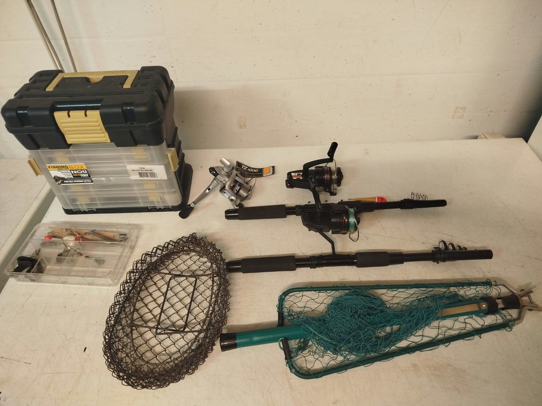 Angelruten: Accessoires de pêche (nr 30) – Gebraucht aus La Chaux-de-Fonds von Emmaus2300CDF