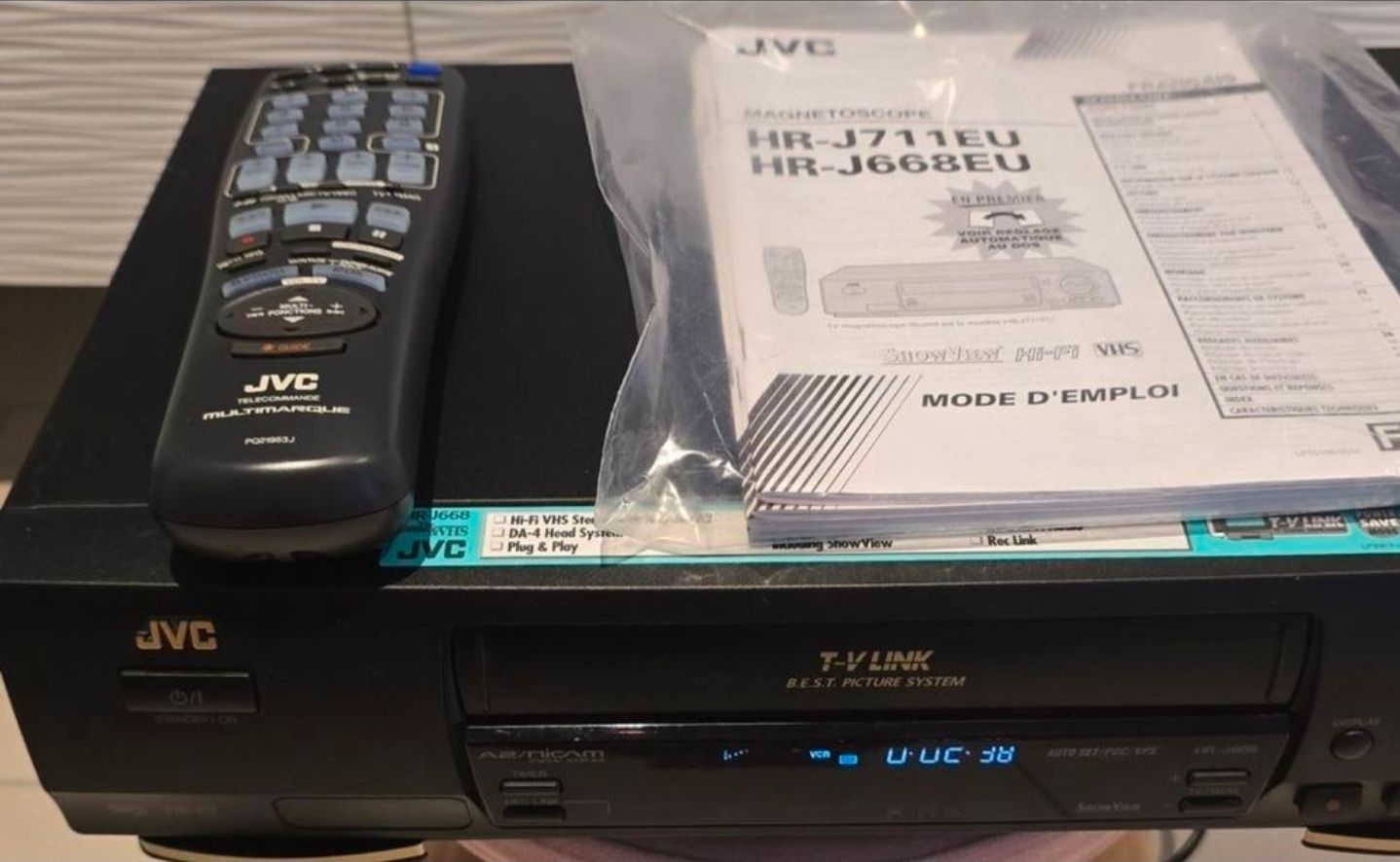 JVC Aufnahmegeräte: Magnétoscope JVC HR-J668EU avec télécommande – Neu (gemäss Beschreibung) aus Yverdon-les-Bains von maleckyFCB 4