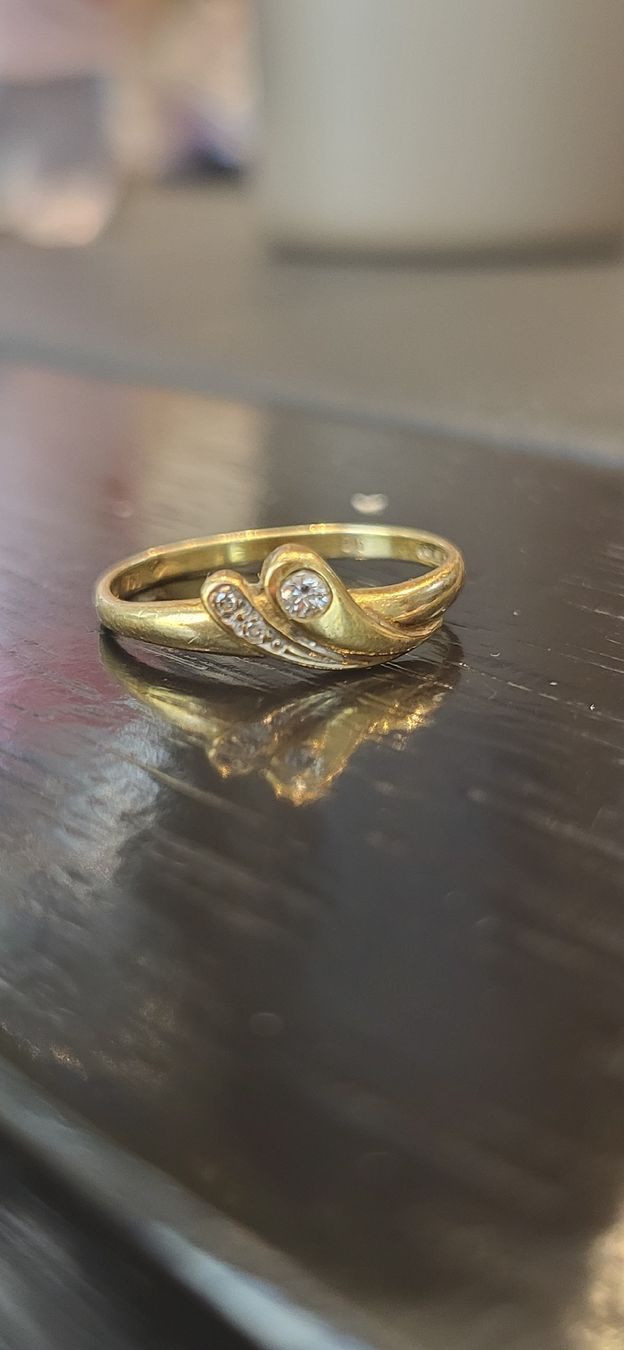Anelli: Filigraner Goldring mit Diamanten  – Nuovo (secondo la descrizione) da Unterägeri venduto da Altgoldschmuck 1