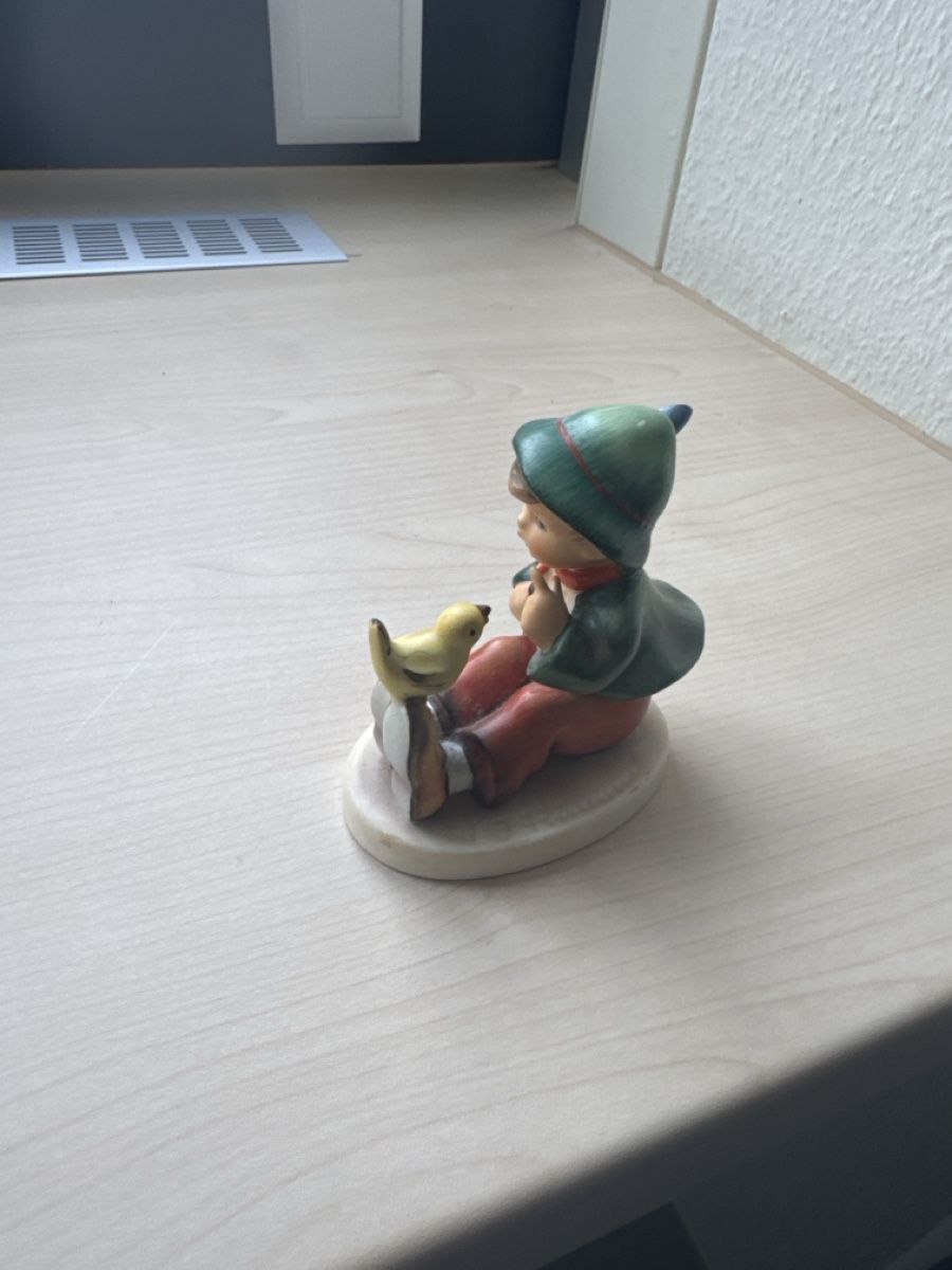Hummel Figurines: Hummel Figur Junge mit Vogel 1992 – D'occasion à Steinhausen par Stern2727 2