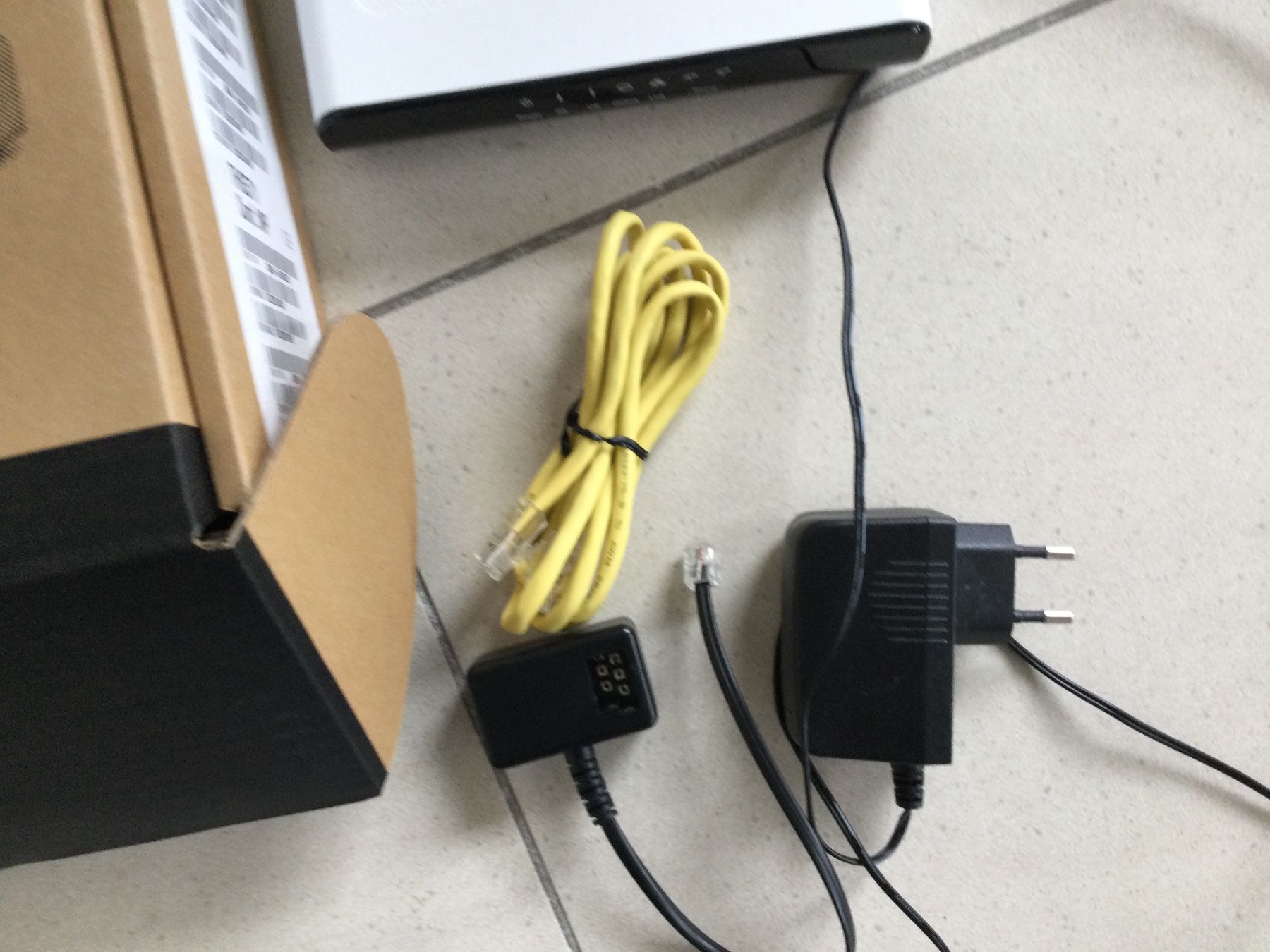 Modem & Router: Thomson Modem/Router inkl. Stromkabel und LAN Kabel Top – Usato da Zug venduto da ang_rxx5 2