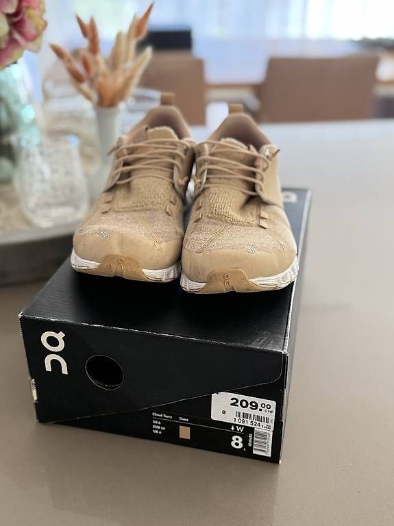Chaussures femmes: On Cloud Terry Damen, Dune, Gr. 8 (US) – D'occasion à Alpnach Dorf par rerifeme 1