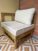 Holz-Gartenstuhl / Lounge-Sessel mit Kissen
