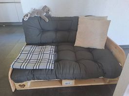 Pallett mit Kissen und 2 Seitenwände
