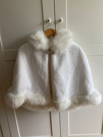 Weisses Winter Hochzeit Cape Bolero mit Kunstfellrand