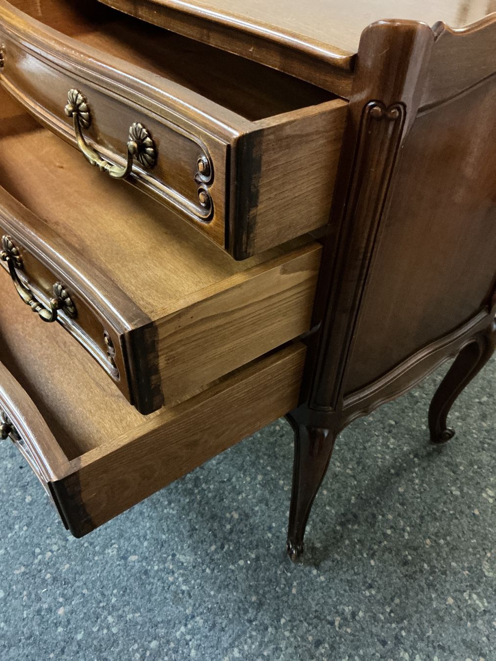 Commodes: Klassische Stilkommode geschwungen – D'occasion à Bern par vielerart 5