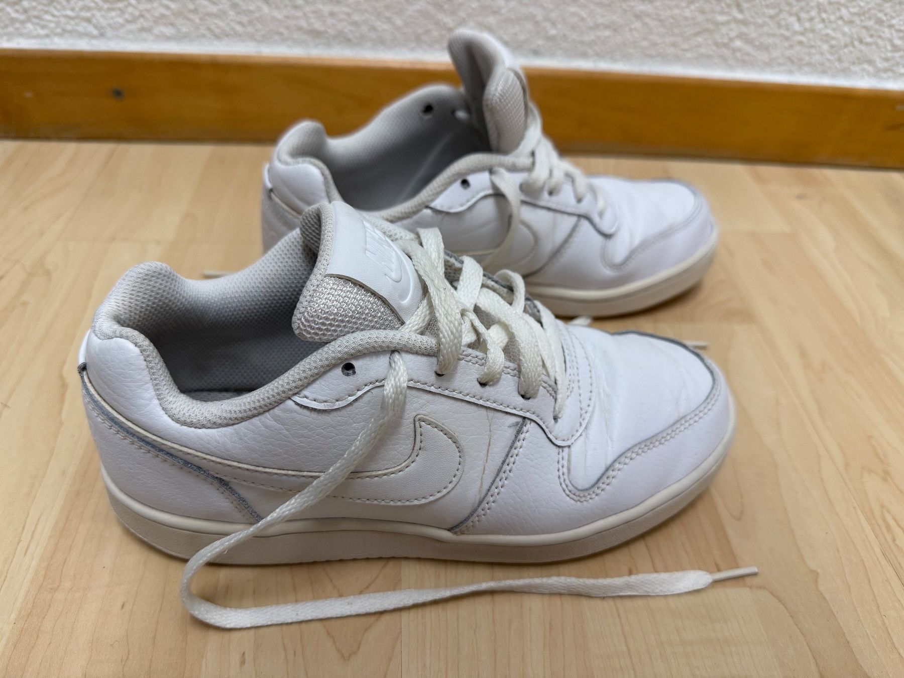 Nike Scarpe da uomo: Schuhe Nike Ebernon Low - Sneaker, Gr. 36.5, weiss – Usato da Siebnen venduto da dte_9kmw