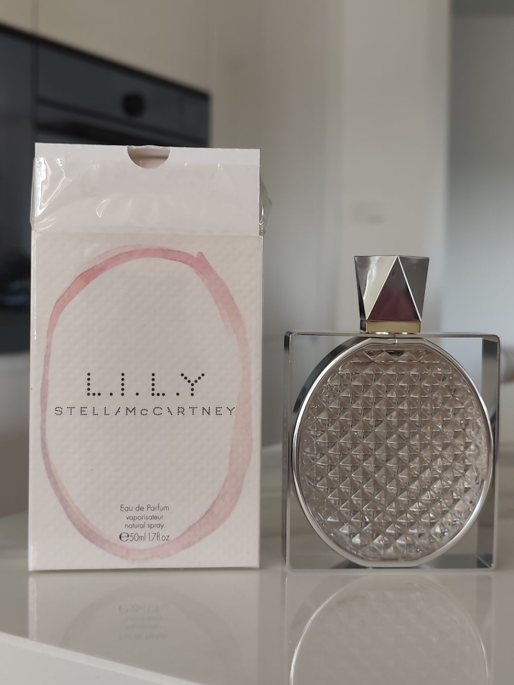 Profumi & Eau de Toilette: Parfume Stella McCartney LiLi 50 ml edp – Nuovo (secondo la descrizione) da Männedorf venduto da Ursik_OnlineShop