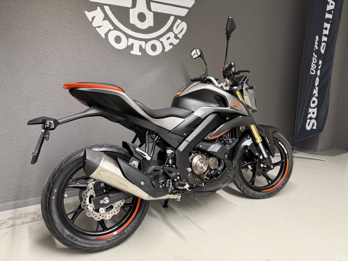 Strada: QJMOTOR SRK 125 S – Nuovo e nell'imballaggio originale da Pfungen venduto da RETRO_MOTORBIKES 6