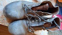 Militärschuhe (nicht gereinigt)