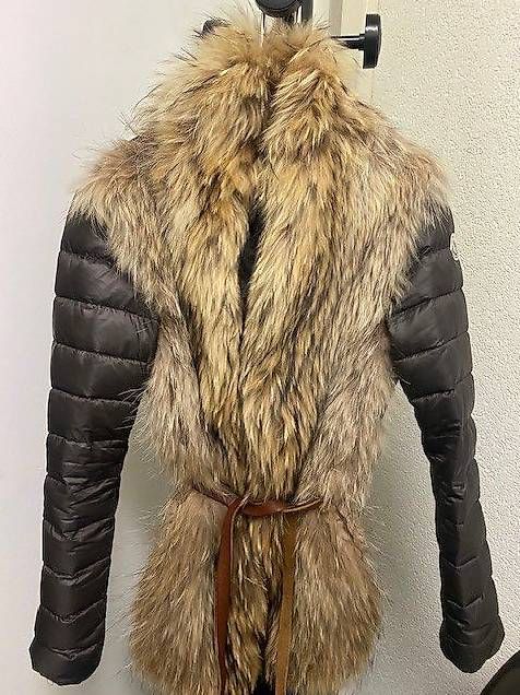 Jacken: Moncler Daunen Jacke mit Pelz – Gebraucht aus Biel/Bienne von djadobaba 2