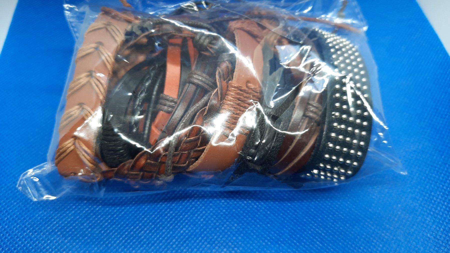 Bracciali & Braccialetti: 10 Stück Lederarmband Armband – Nuovo e nell'imballaggio originale da Walenstadt venduto da emynmuil1 2