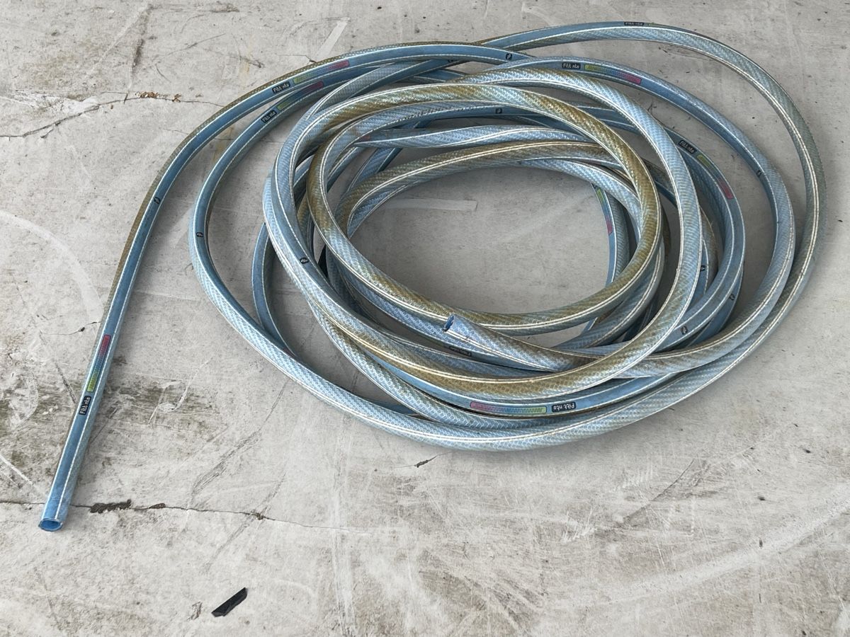 Tuyaux & tubes: Gartenschlauch blau gebraucht L ca. 10m – D'occasion à Wängi par Bmo