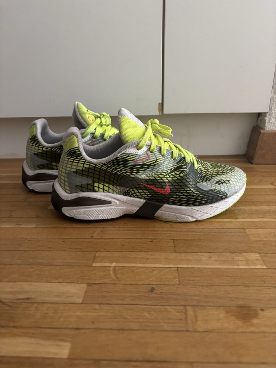 Nike Scarpe da uomo: Gut erhaltene Nike Schuhe, Grösse eher 36.5 – Usato da zug venduto da lainam