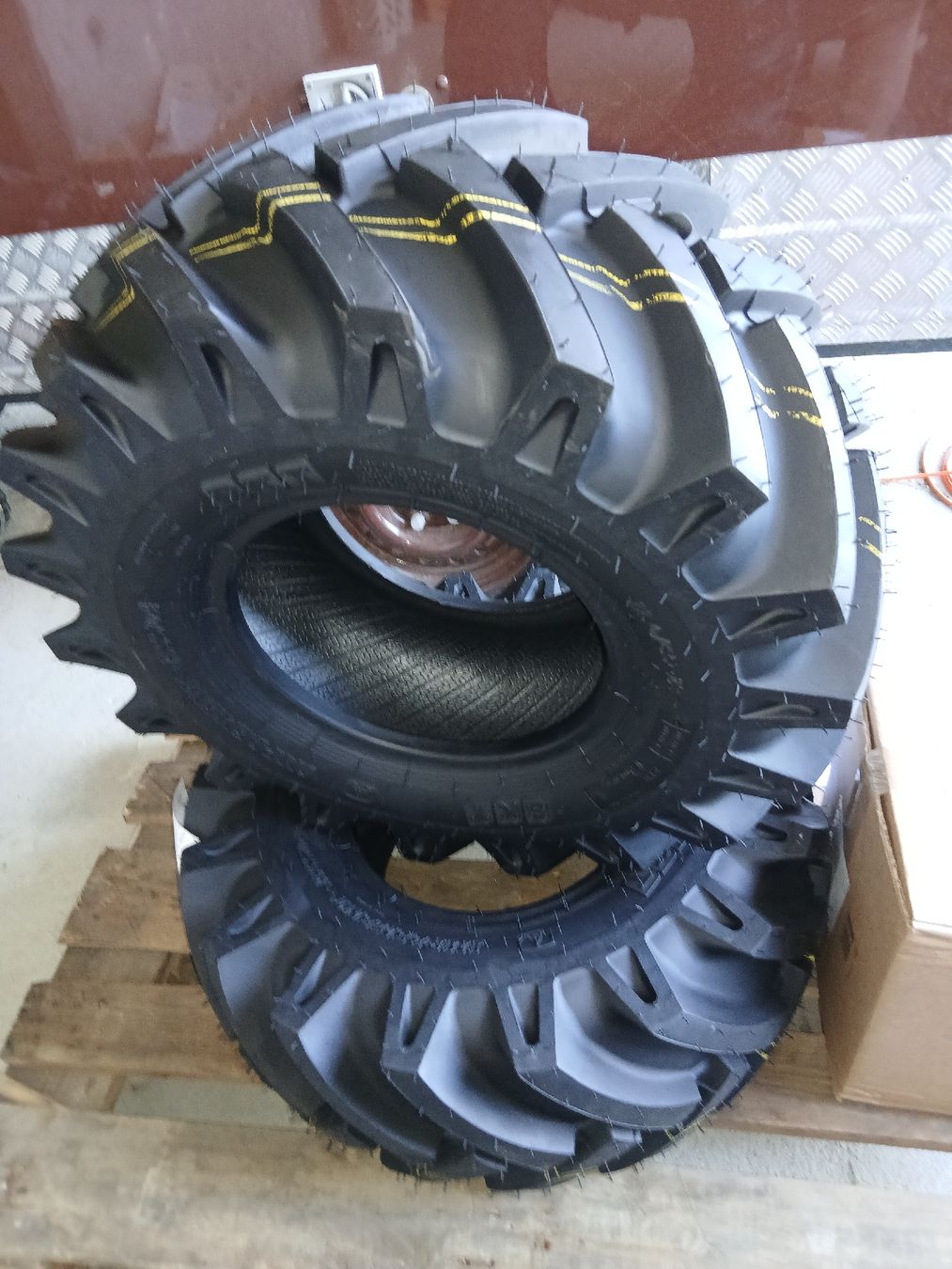 Pneus & Kompletträder: BKT 11.0 65 12 nagel neu – Neu (gemäss Beschreibung) aus Ennetmoos von joy2009