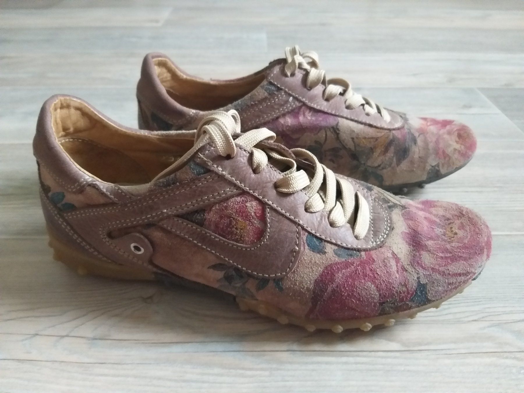 Scarpe da donna: FELMINI Sneakers pointure / Nummer 36 – Usato da Cossonay-ville venduto da Super-Price-Quality 1