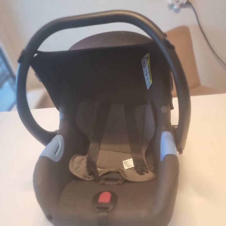 Seggiolini per auto: Kinderkraft Baby Autositz / Babyschale  – Usato da Bern venduto da DiLara2000