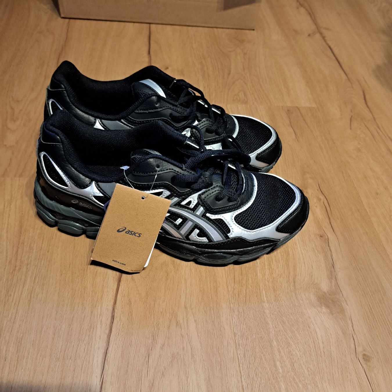 Asics Herrenschuhe: ASICS NYC Gel Gr. 45 – Neu und originalverpackt aus Wilen b. Wollerau von mar_bd98