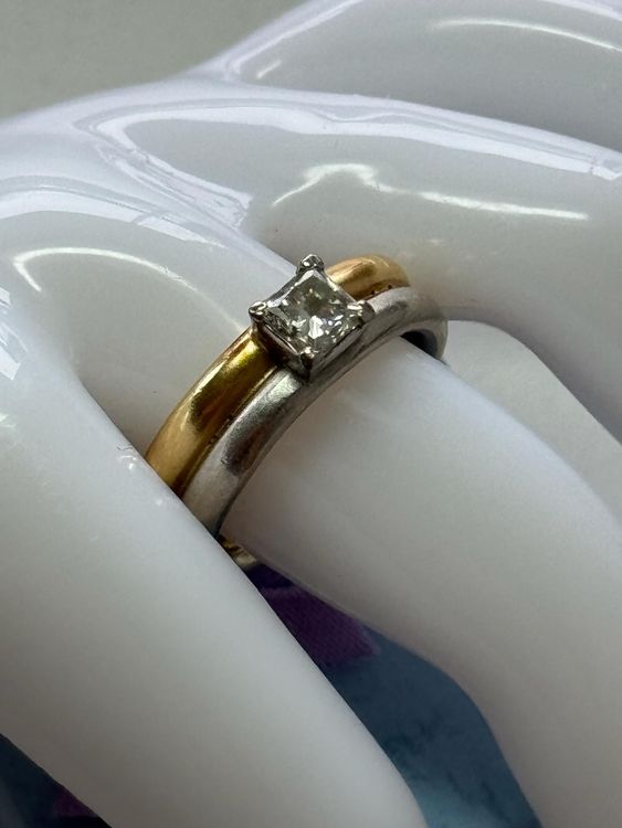 Massiver Ring aus 18 Karat Gold mit Carré Diamant ca. 1 Cara | Kaufen ...