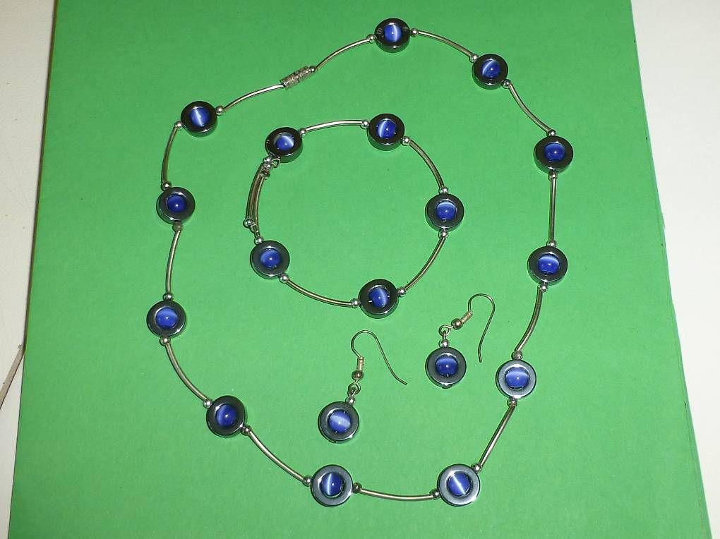 Sonstiger Schmuck: Schmuckset Kette Armreif Ohrhänger – Gebraucht aus Reinach BL von Spider63