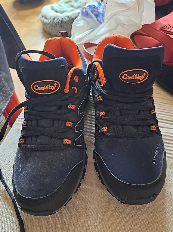 Herrenschuhe: Chaussure  – Neu und originalverpackt aus La Chaux-de-Fonds von atipik